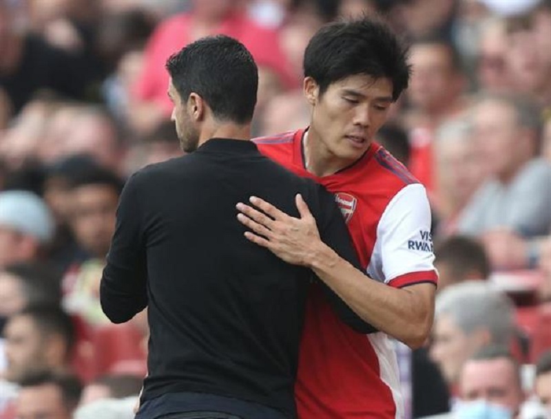 Vừa mới ra sân thi đấu, hậu vệ Arsenal lại làm HLV Mikel Arteta buồn lòng